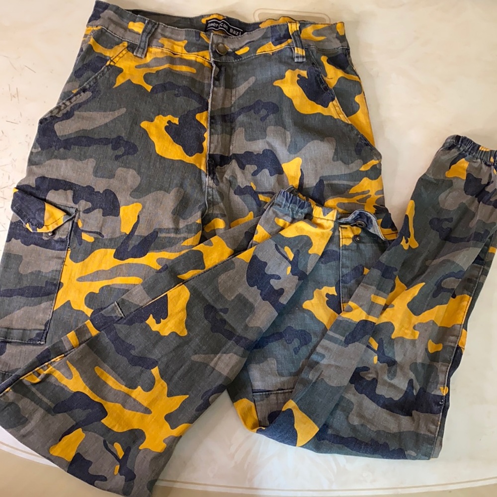 Size L Yellow Camo Cargo pants